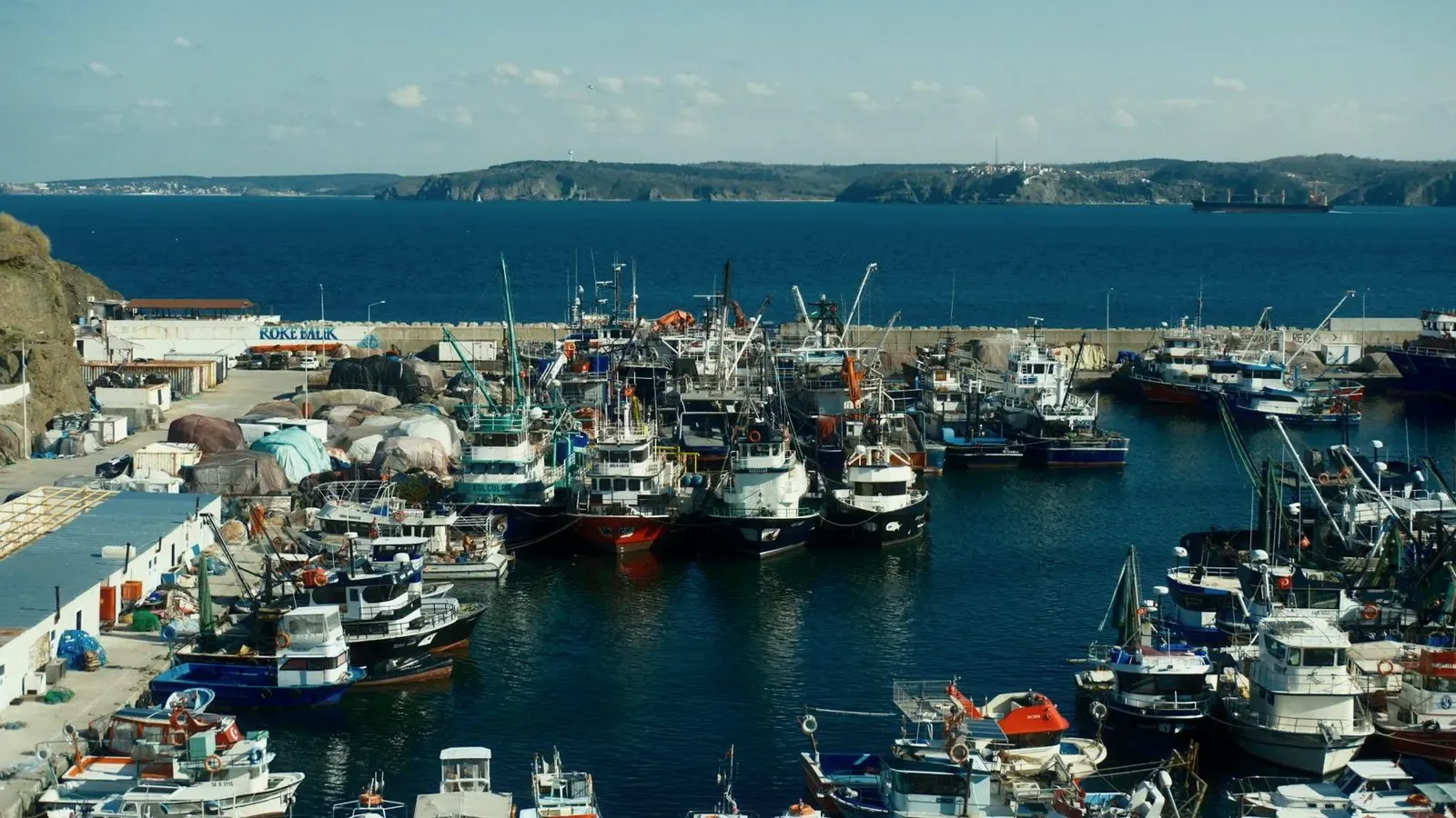 Embarcación comercial offshore
