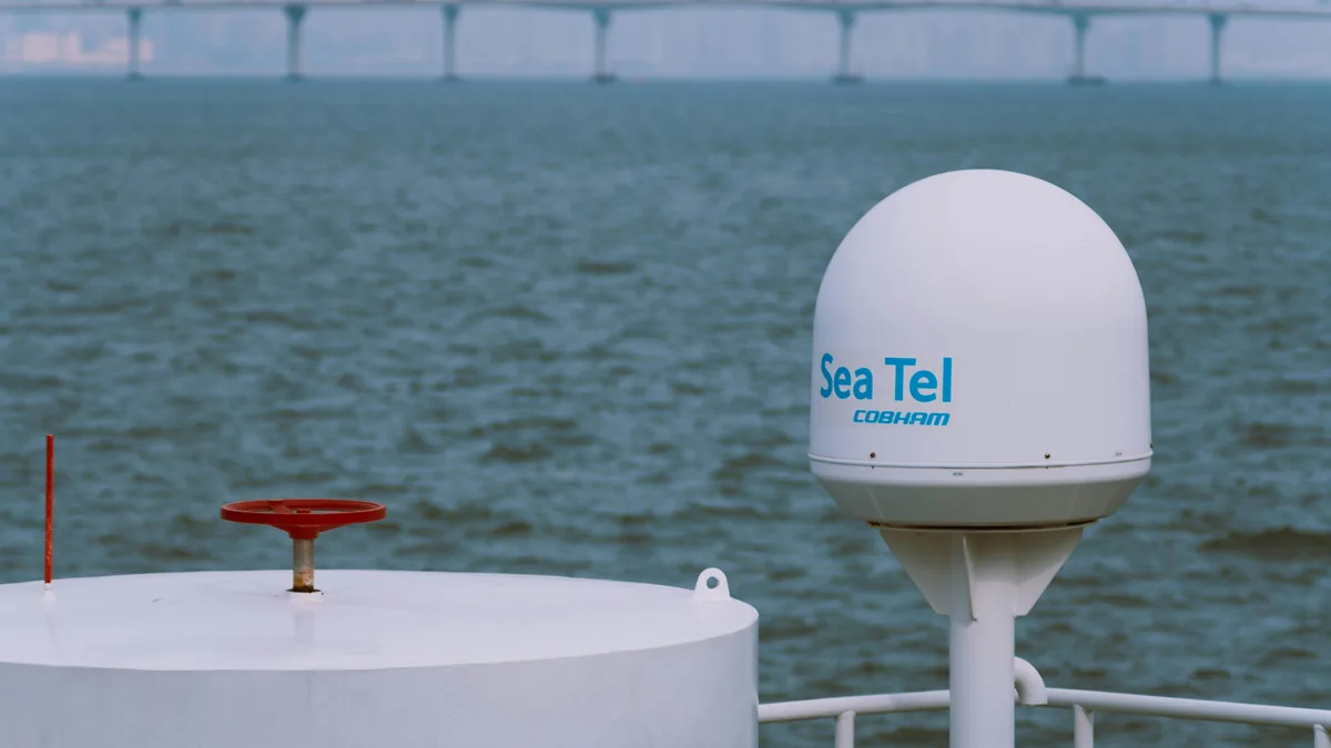 Starlink vs. teléfono satélite para flotas pesqueras: comparativa de costes y rendimiento