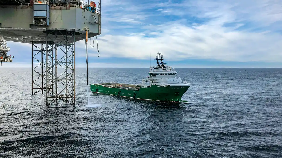 Embarcación comercial offshore